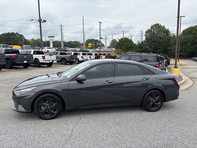 2021 Hyundai Elantra SEL photo 4