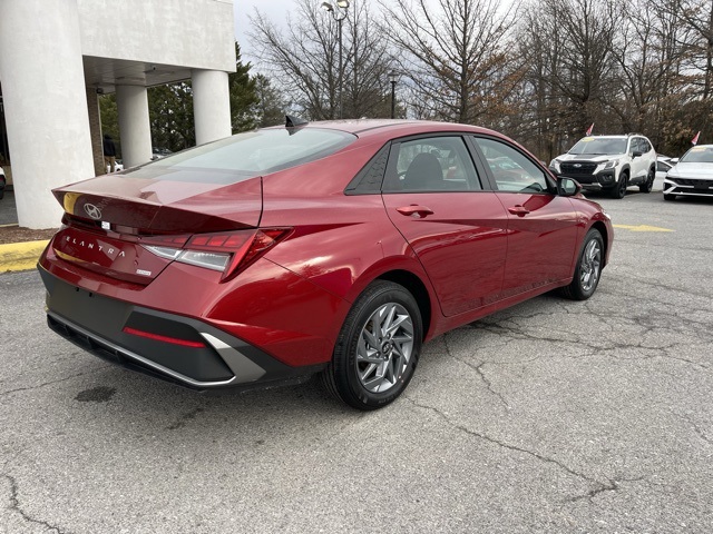 2025 Hyundai Elantra Hybrid photo 3