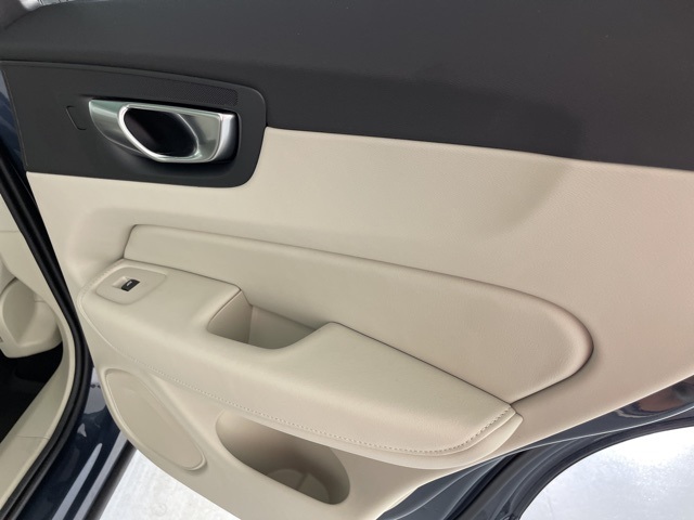 2026 Volvo XC60 Hybrid T8 photo 41