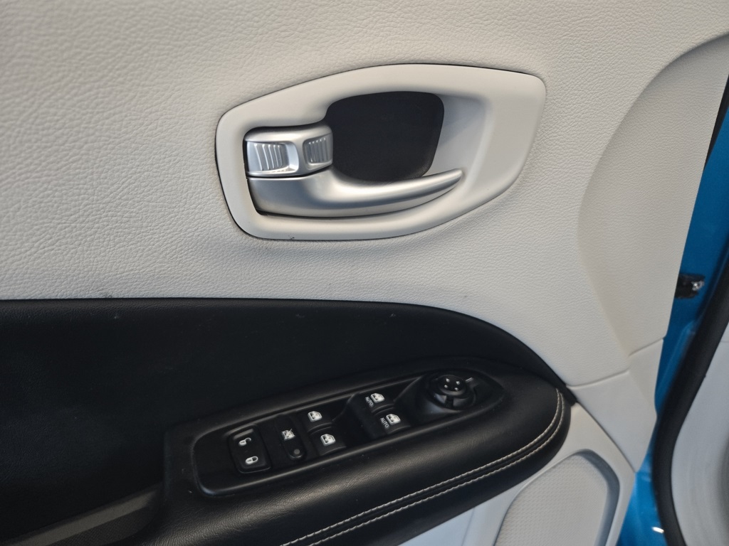2018 Jeep Compass Latitude photo 21