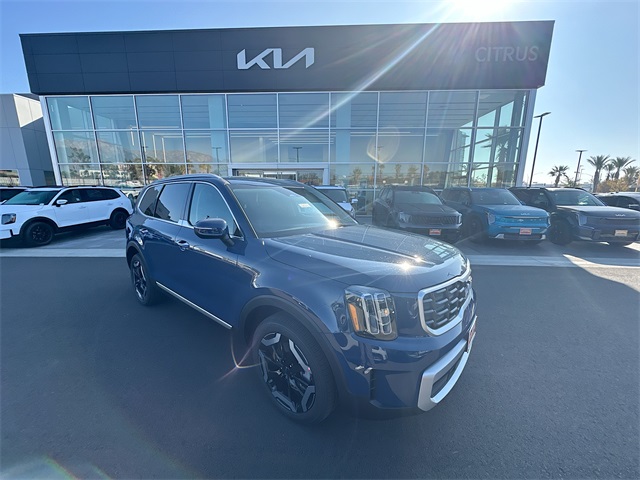 2025 Kia Telluride S's photo
