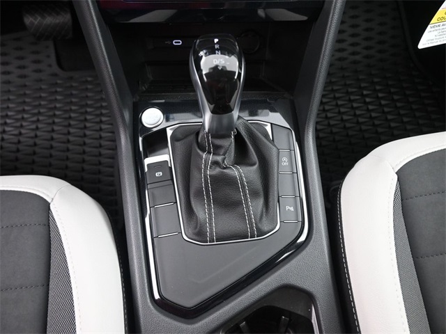 2025 Volkswagen Taos SE photo 4