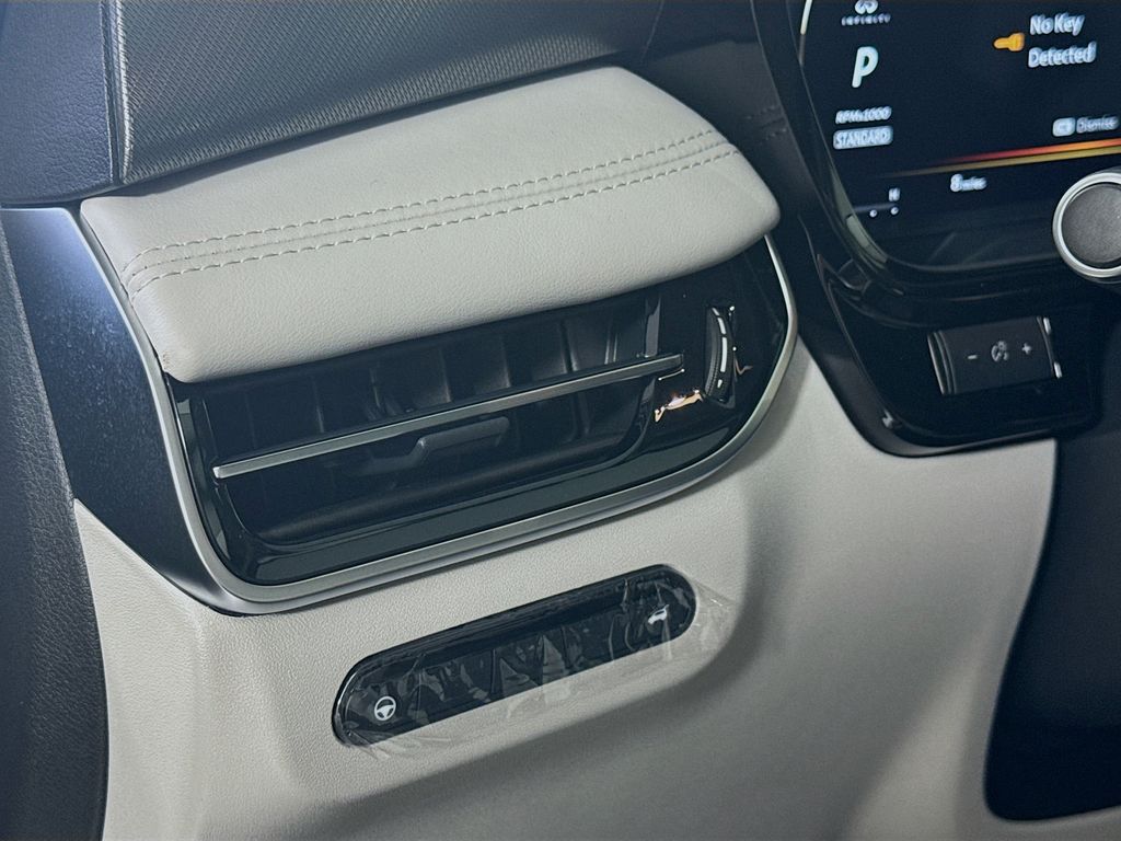 2026 Infiniti QX60 Luxe photo 10