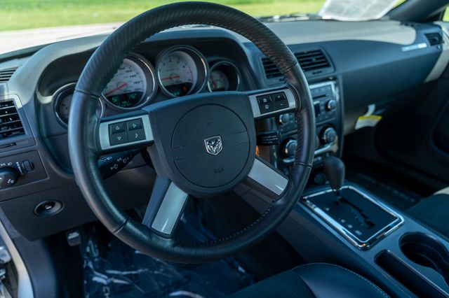 2008 Dodge Challenger SRT8 photo 14