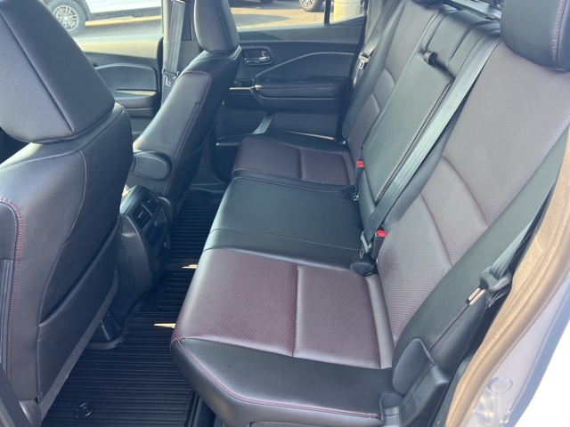 2023 Honda Ridgeline Black Edition photo 16