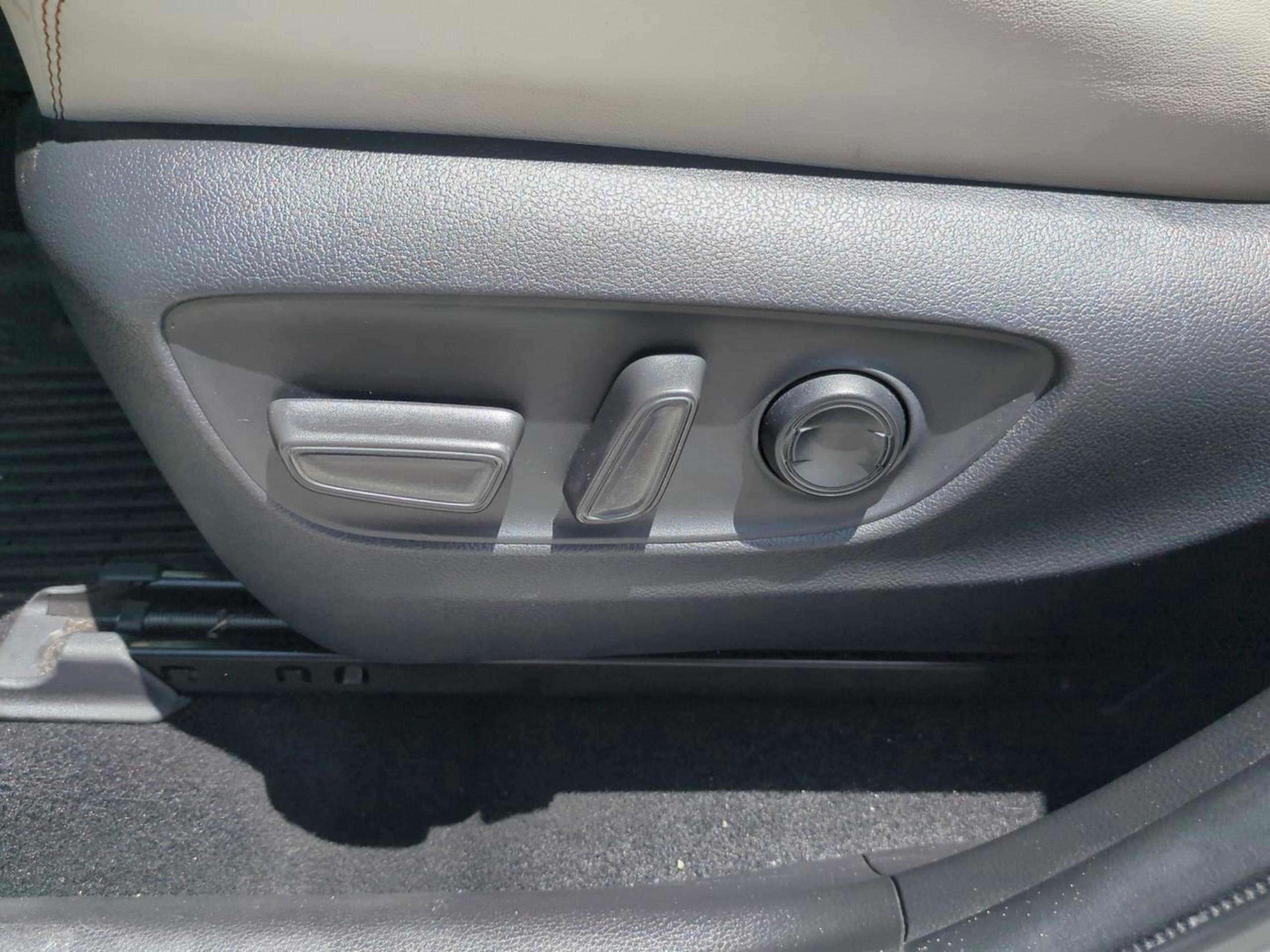2022 Toyota RAV4 XLE Premium photo 19