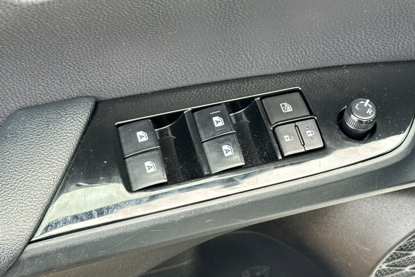 2017 Toyota Prius Prime Plus photo 15