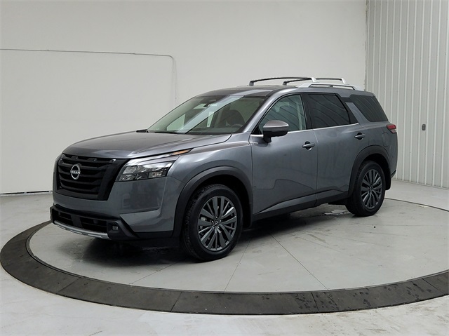 2025 Nissan Pathfinder SL photo 2