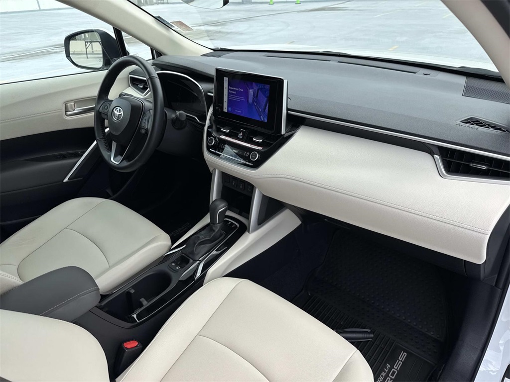 2024 Toyota Corolla Cross XLE photo 11