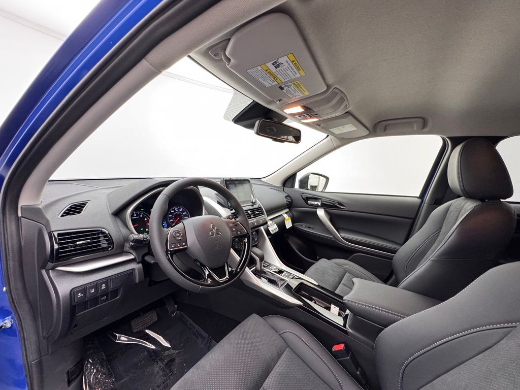 2025 Mitsubishi Eclipse Cross SE photo 8