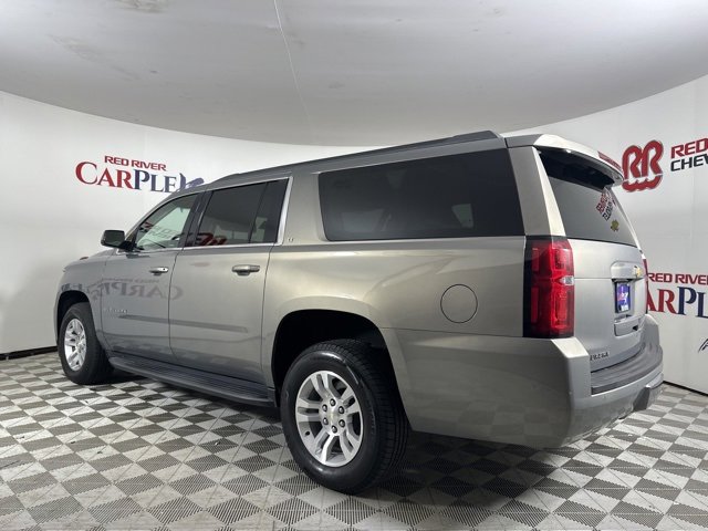 2019 Chevrolet Suburban LT photo 4
