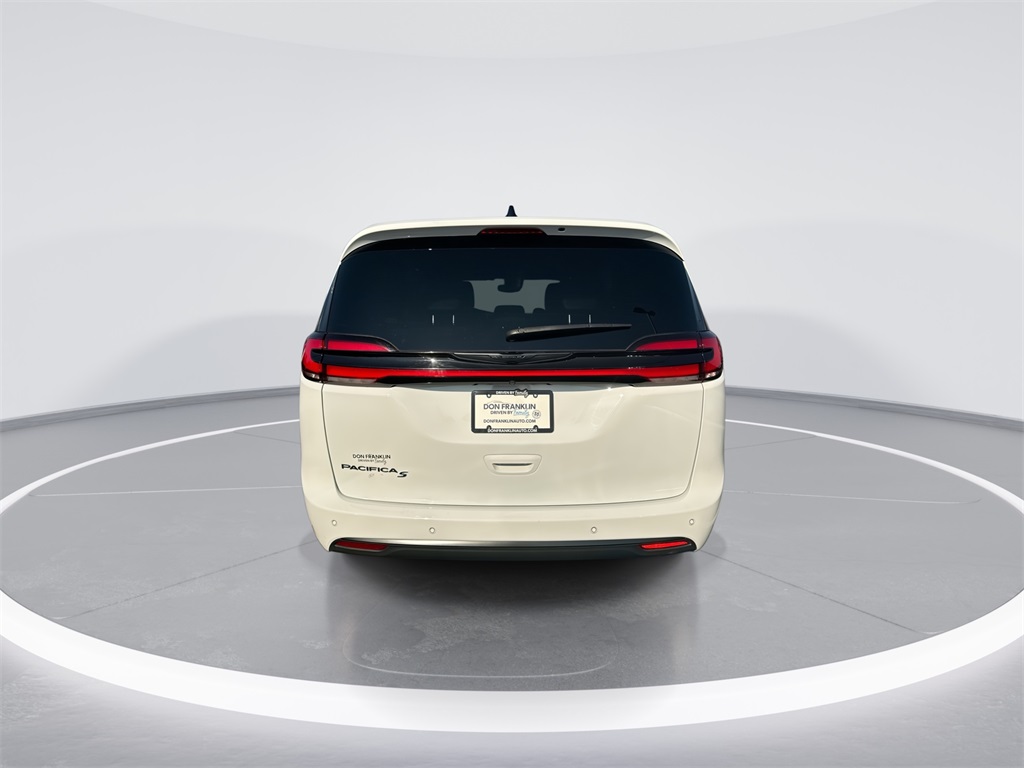 2024 Chrysler Pacifica Touring L photo 7
