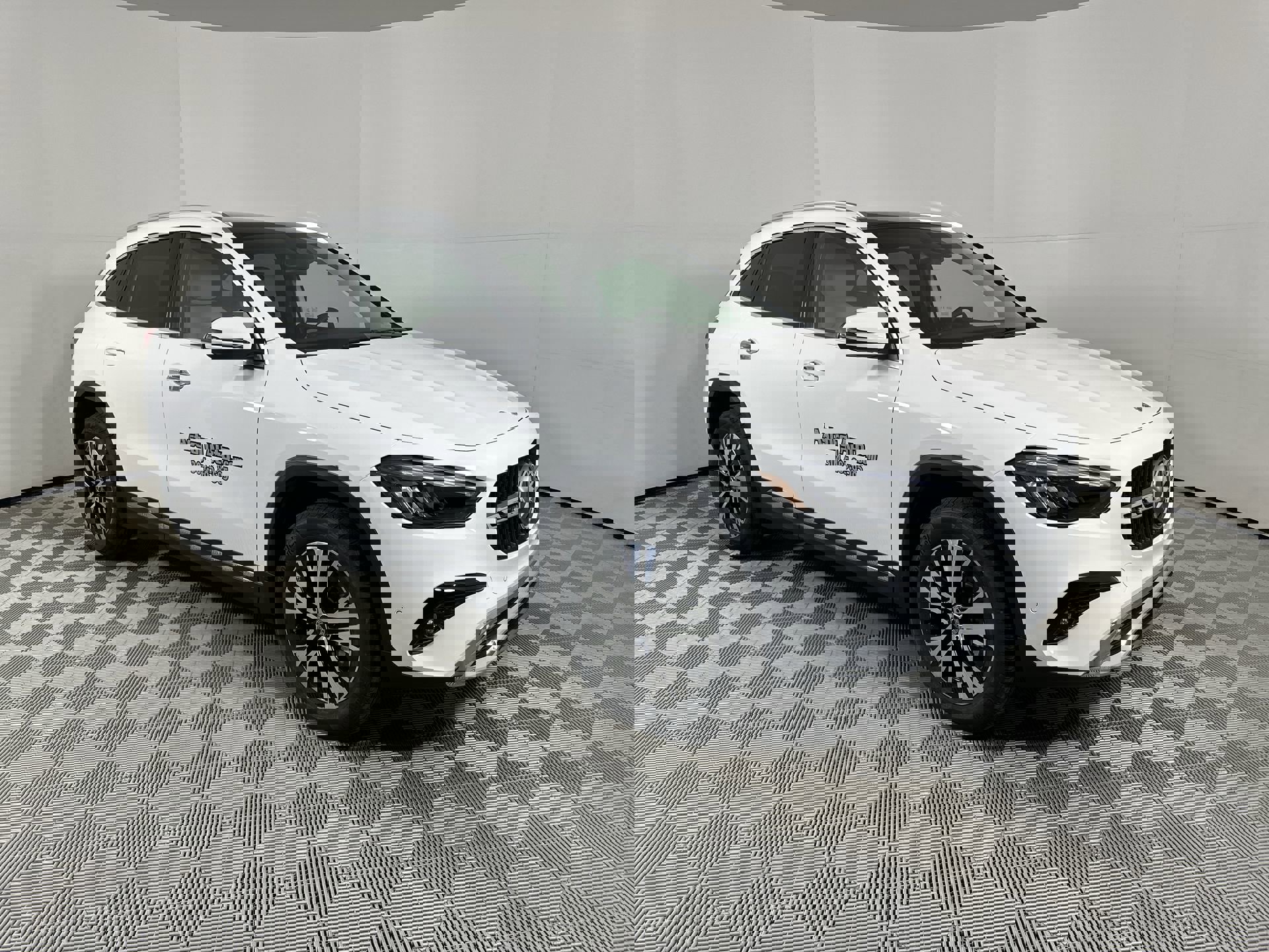 2025 Mercedes Benz GLA 250 4MATIC photo 2