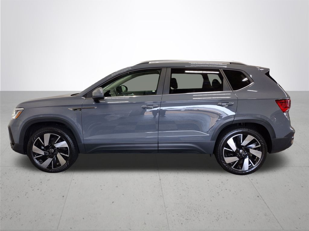 2024 Volkswagen Taos SEL photo 9