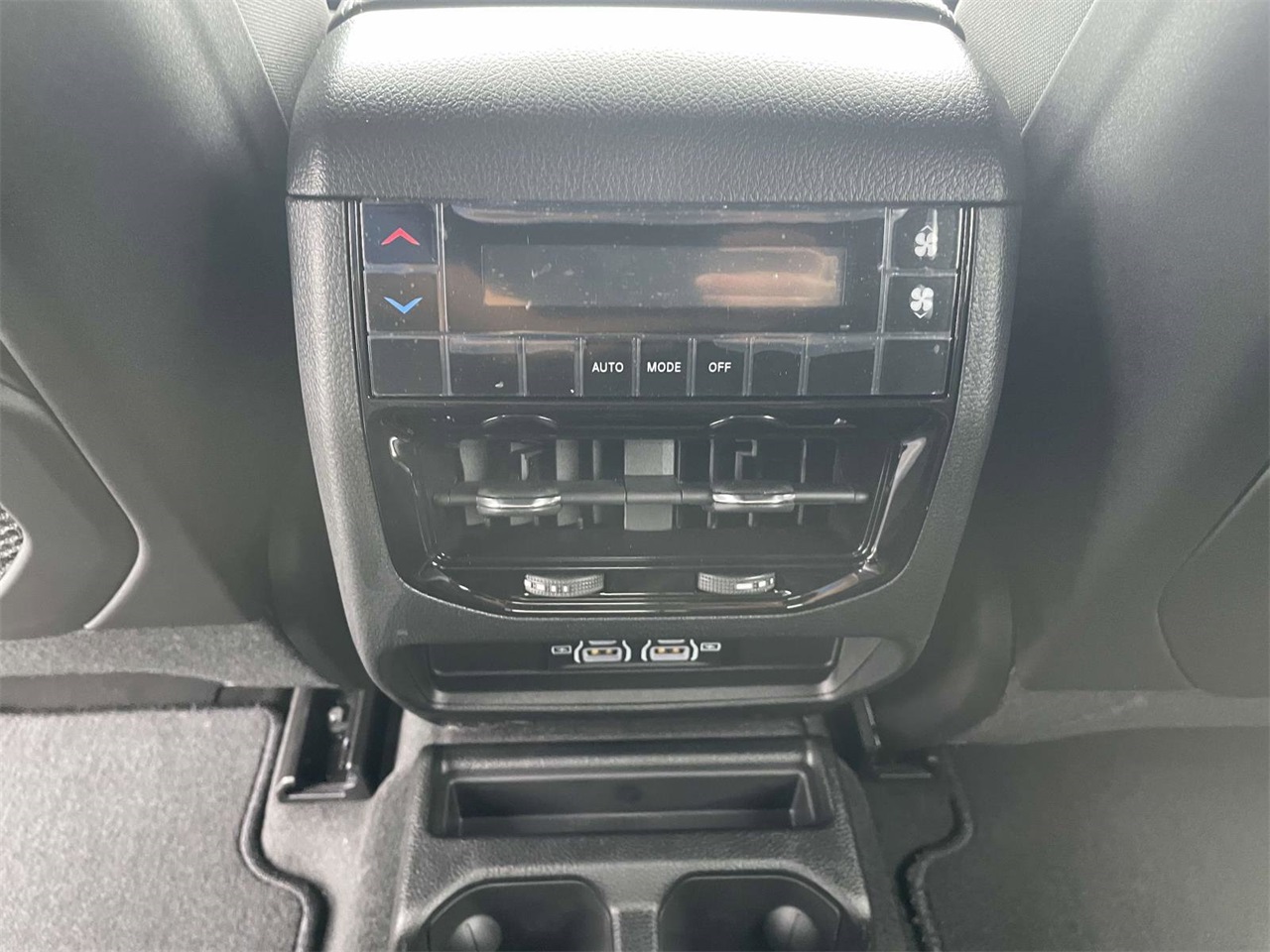 2025 Jeep Grand Cherokee Laredo X photo 11