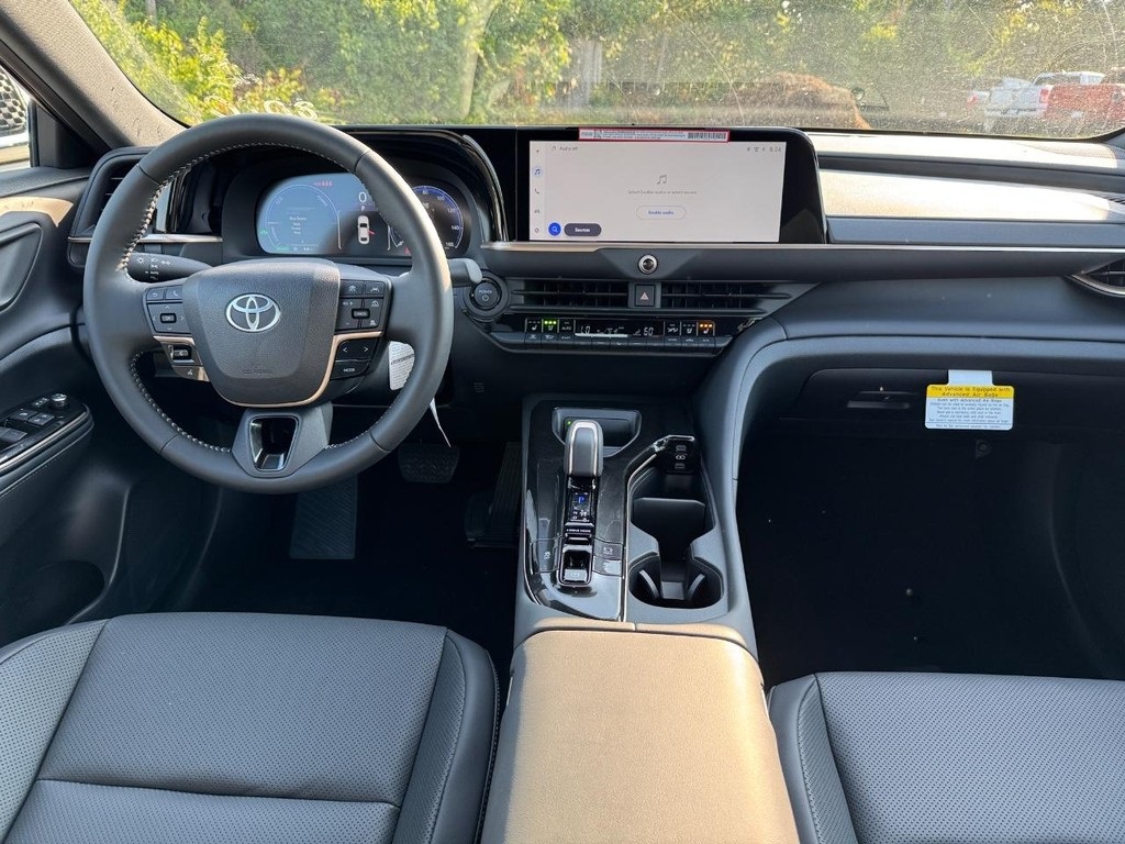 2026 Toyota Crown XLE photo 6