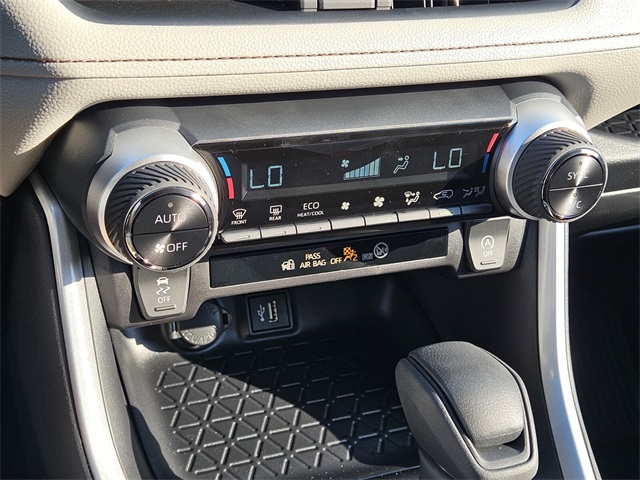 2025 Toyota RAV4 XLE photo 23