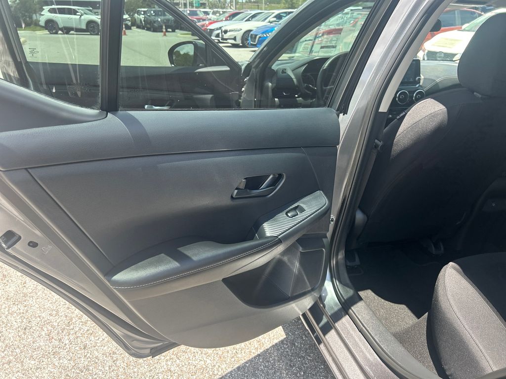 2025 Nissan Sentra SV photo 14