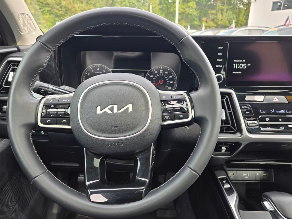 2023 Kia Sorento S photo 16