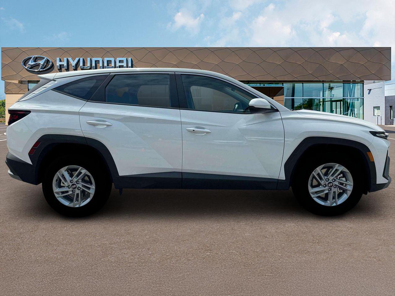 2026 Hyundai Tucson SE photo 8