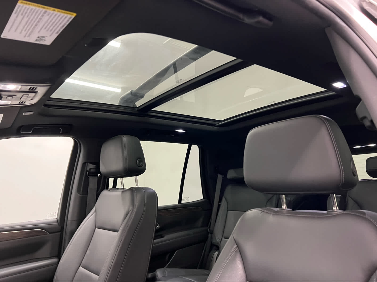 2022 Chevrolet Tahoe LT photo 2