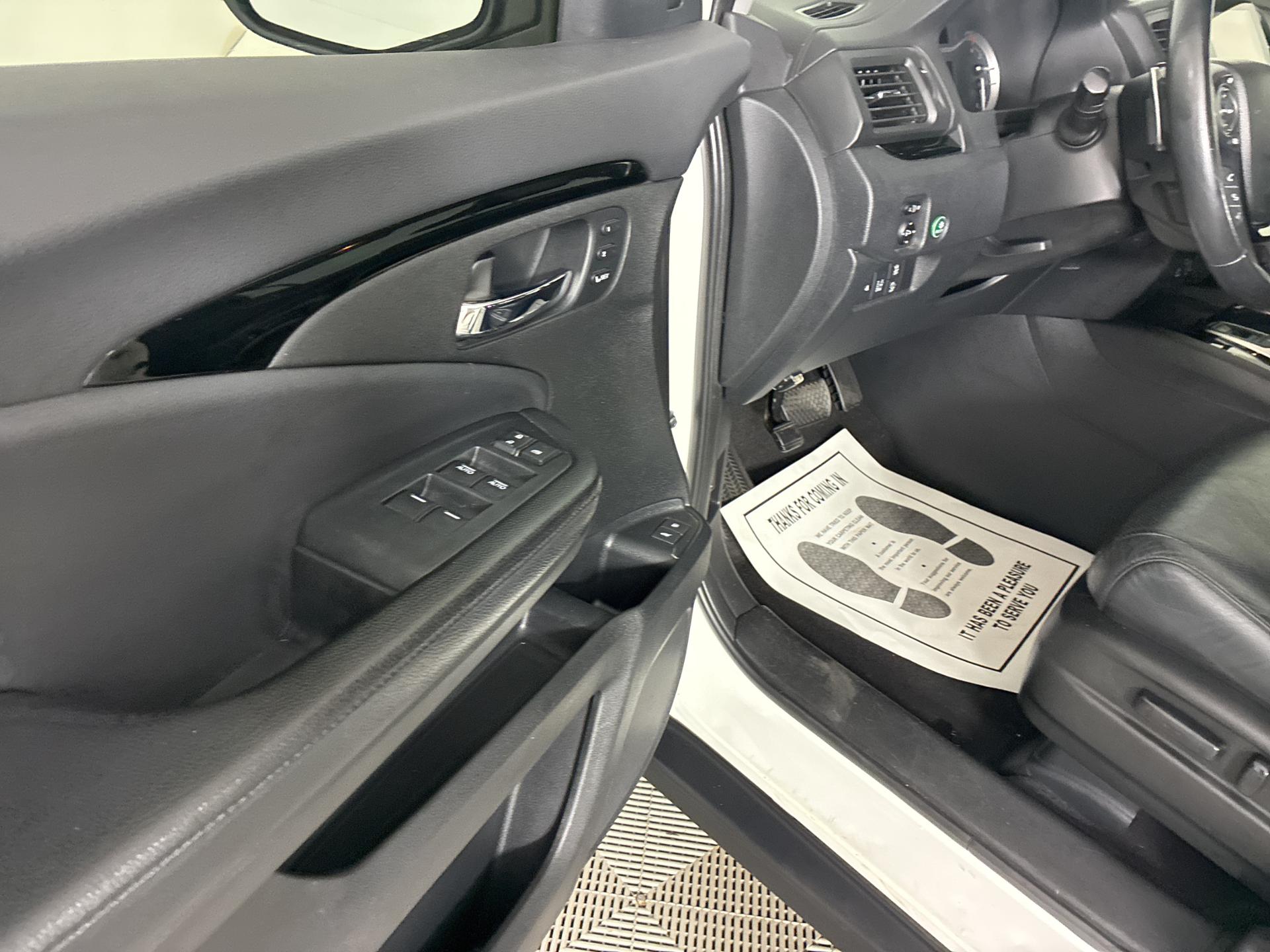 2017 Honda Pilot Elite photo 9