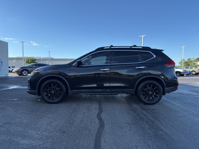 2017 Nissan Rogue SV photo 2