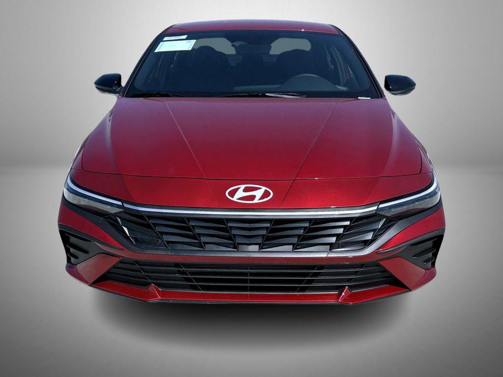 2025 Hyundai Elantra SEL Sport photo 2