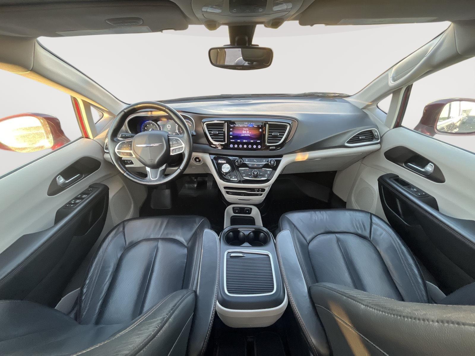 2017 Chrysler Pacifica Touring Plus photo 9