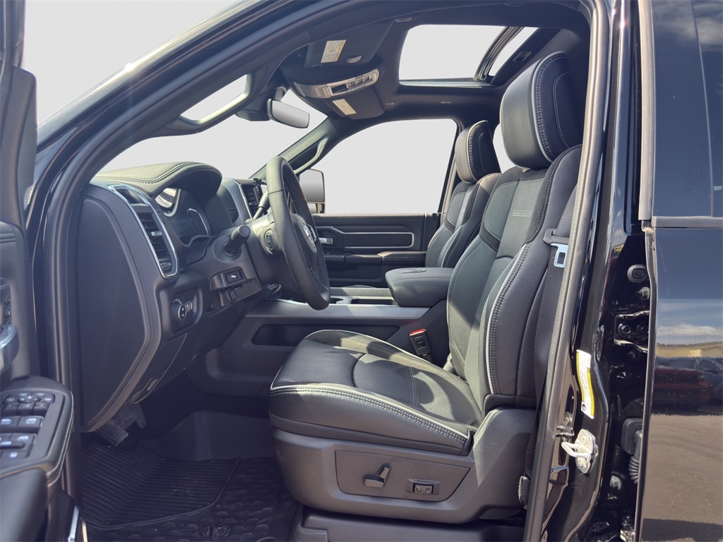2025 Ram 2500 Laramie photo 9
