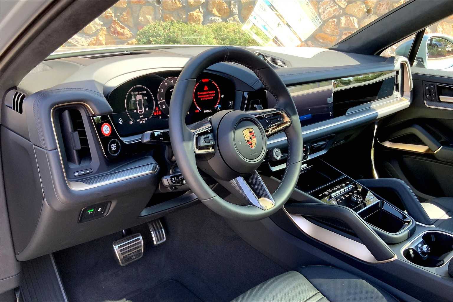 2025 Porsche Cayenne GTS Coupe photo 4