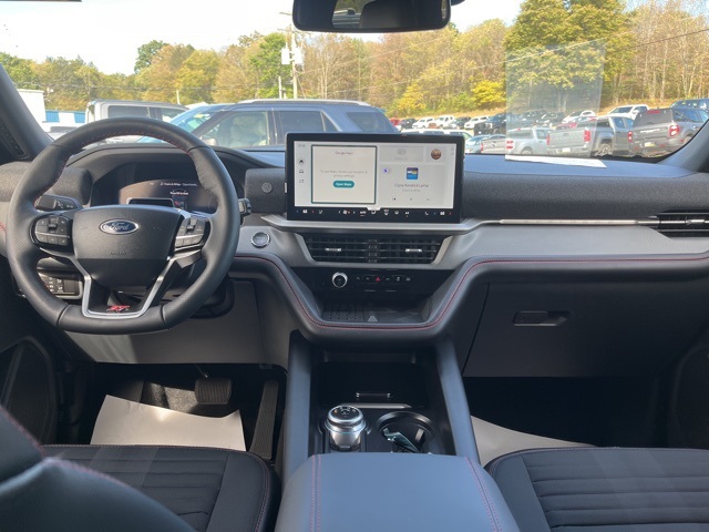 2025 Ford Explorer ST-Line photo 17
