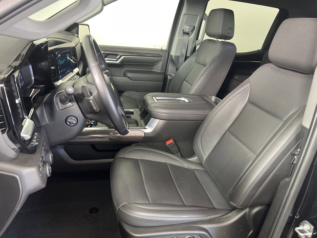 2022 Chevrolet Silverado 1500 LTZ photo 3