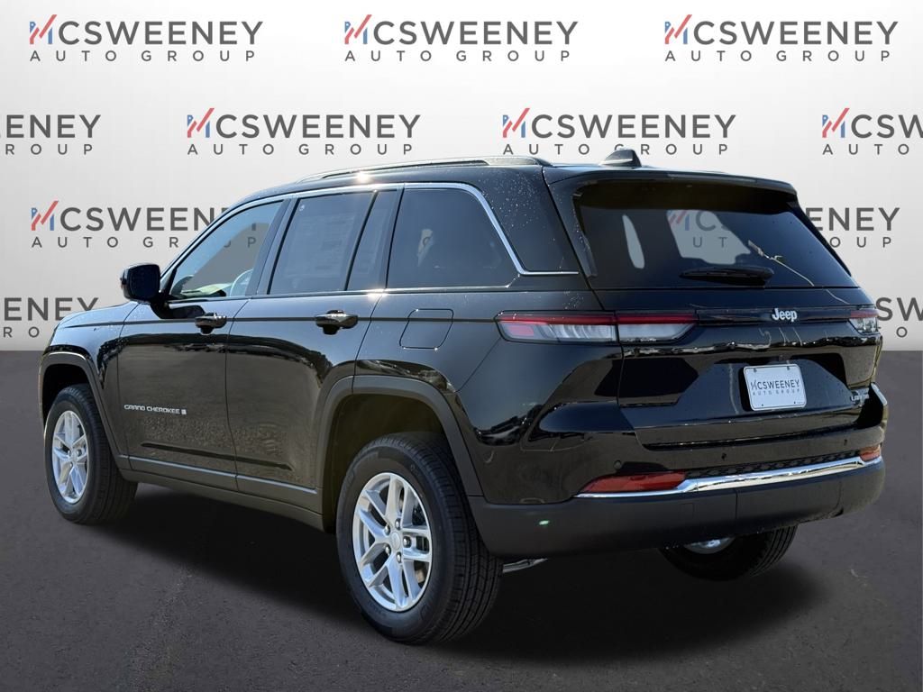 2025 Jeep Grand Cherokee Laredo photo 3