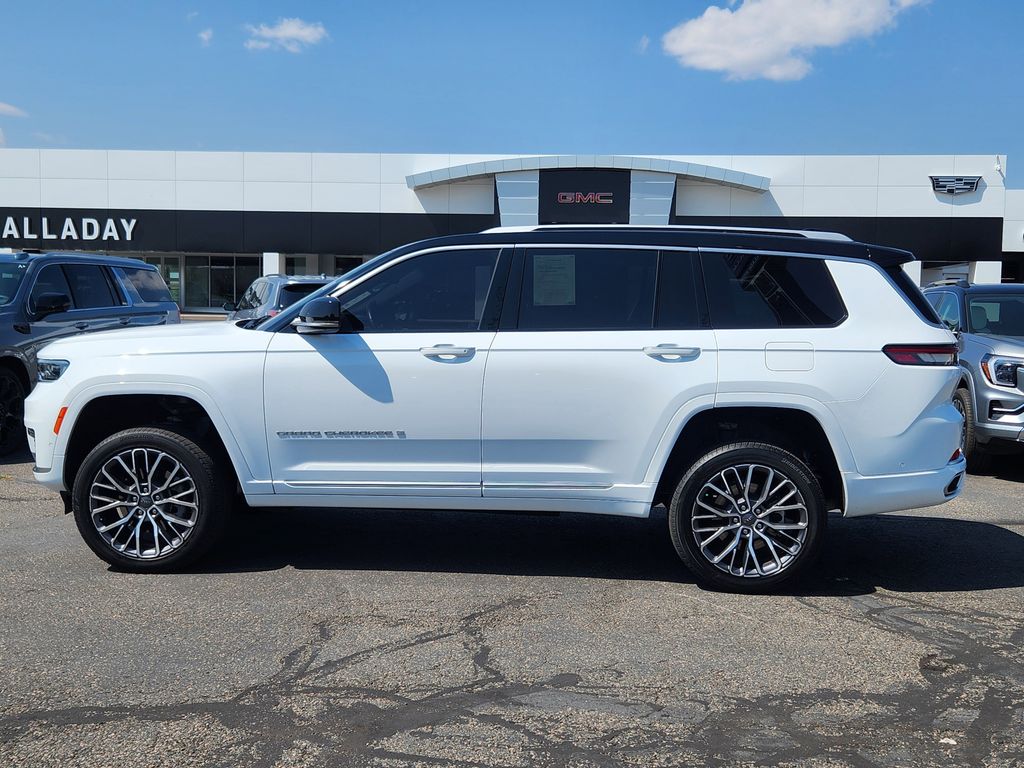 2023 Jeep Grand Cherokee L Summit Reserve photo 2