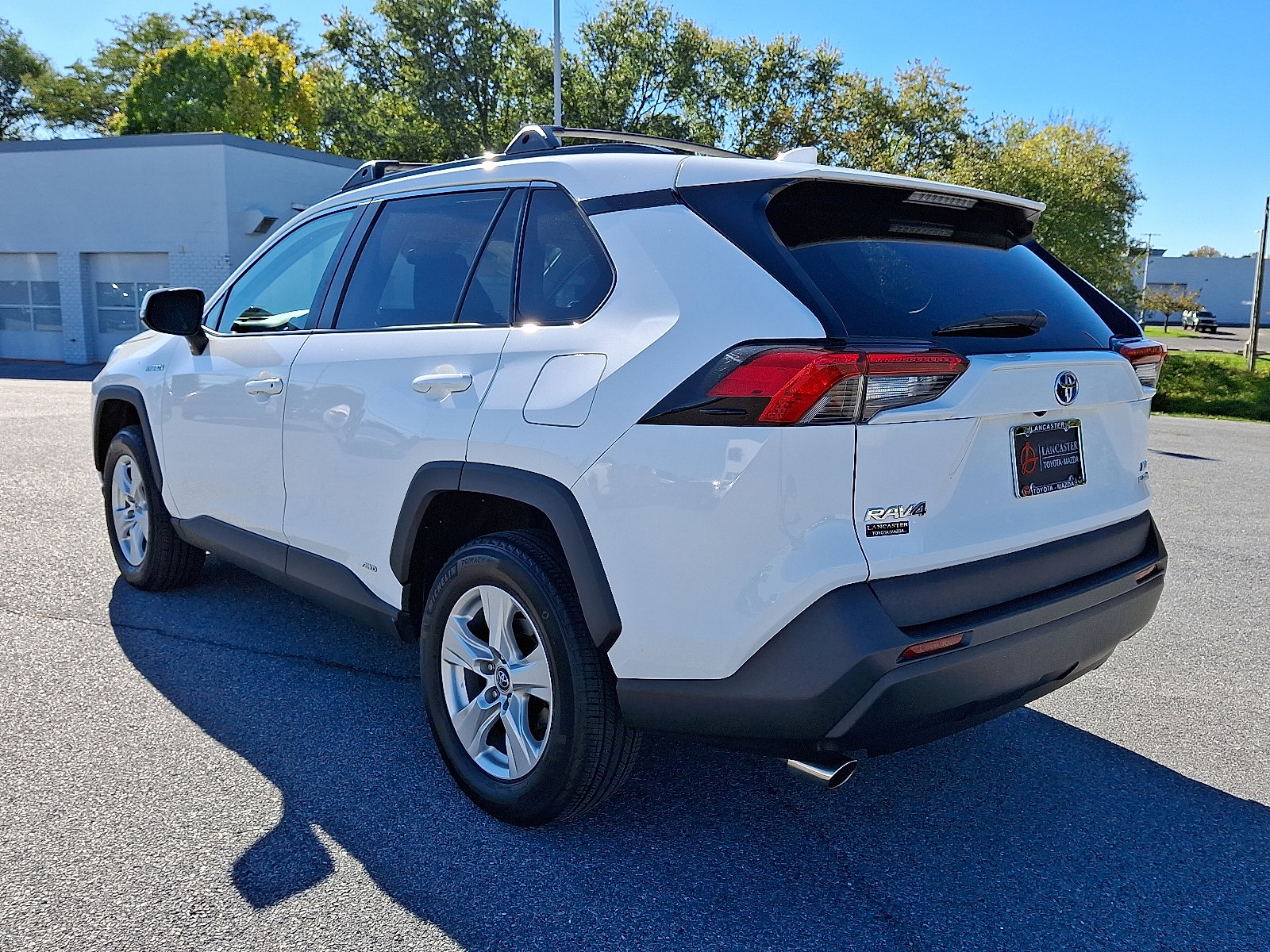 2020 Toyota RAV4 Hybrid XLE photo 4