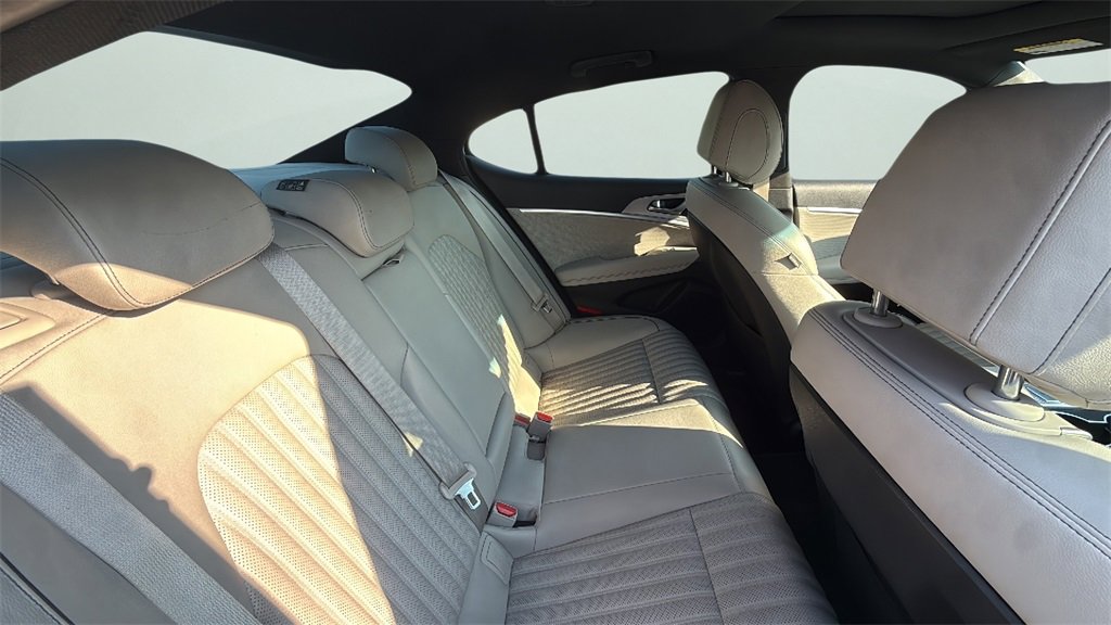 2022 Genesis G70 2.0T photo 12