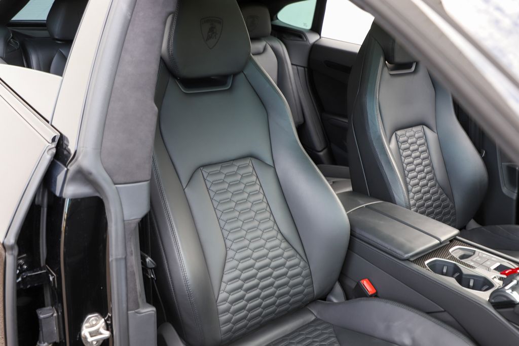2021 Lamborghini Urus photo 59