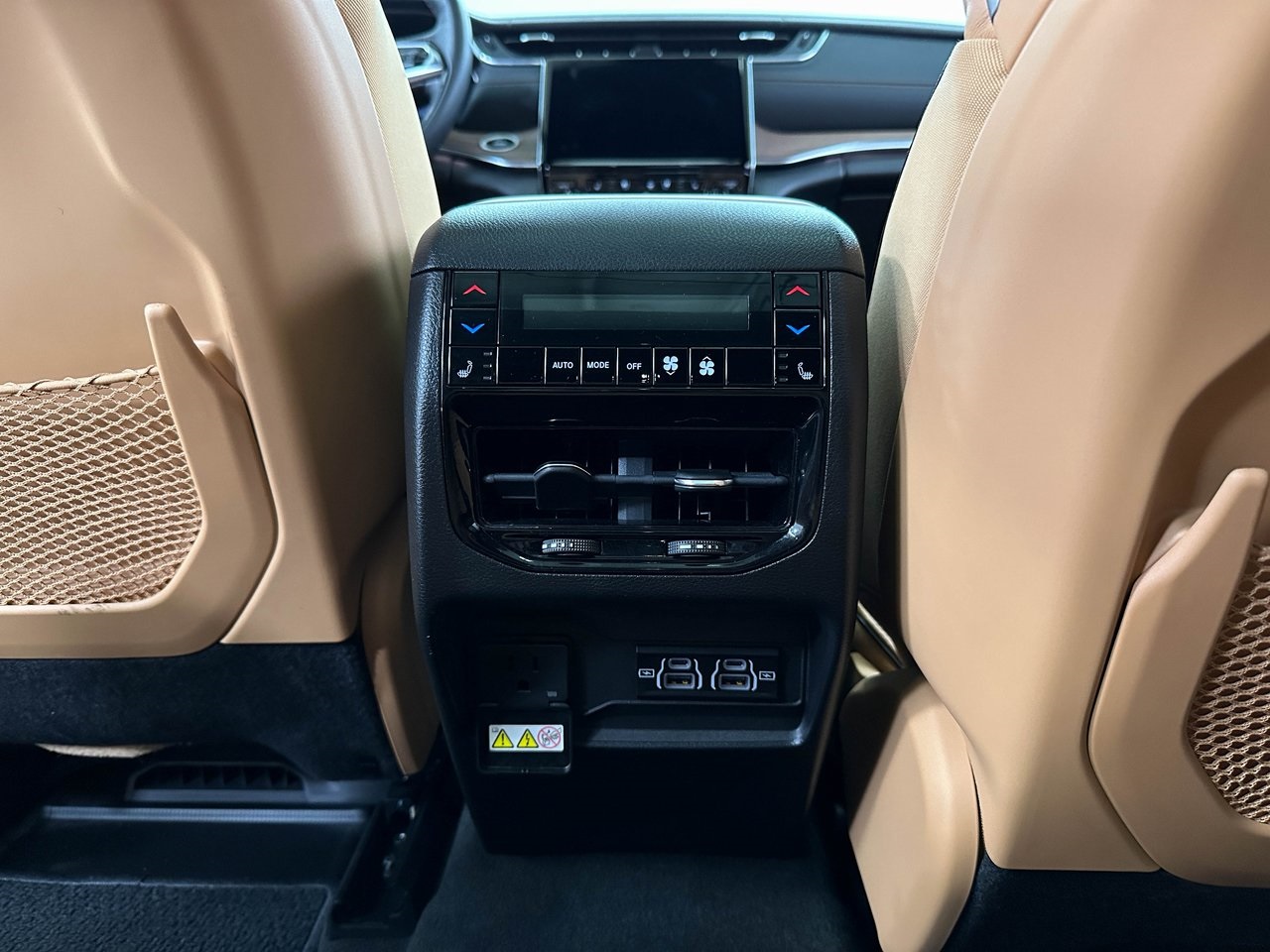 2022 Jeep Grand Cherokee Summit photo 2