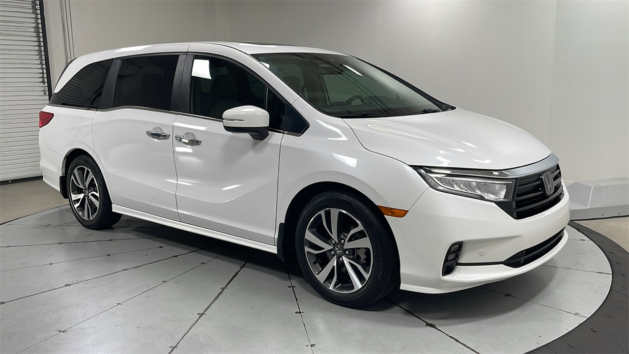 2024 Honda Odyssey Touring photo 3