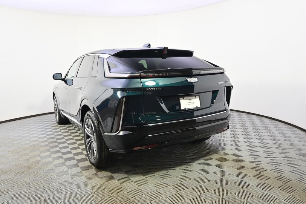 2025 Cadillac Lyriq Luxury photo 3