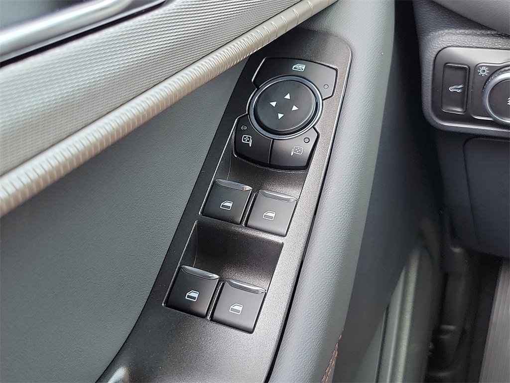 2025 Ford Explorer photo 14