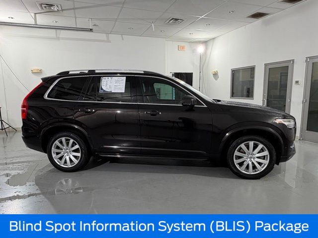 2016 Volvo XC90 T6 Momentum photo 2