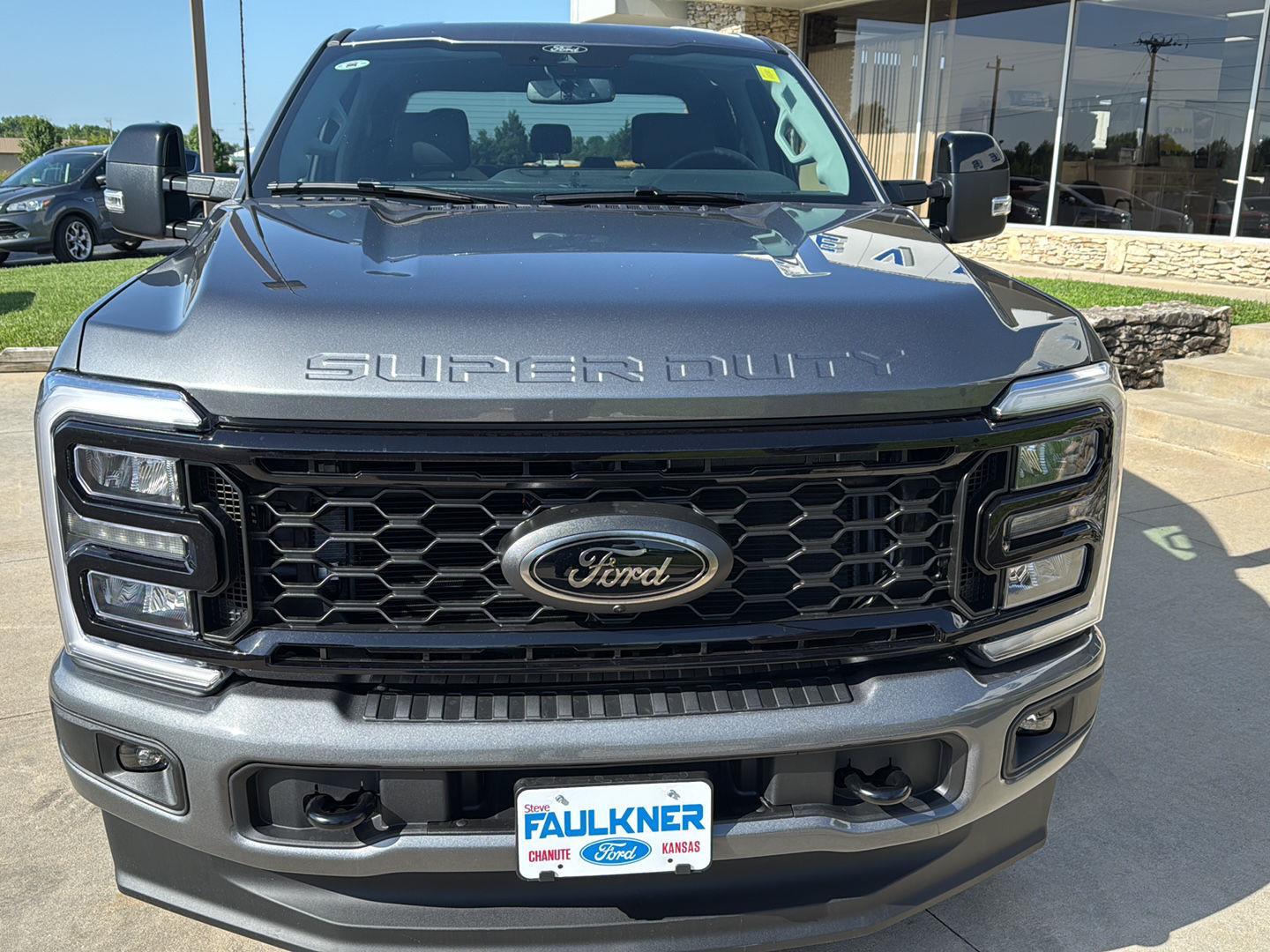 2025 Ford F-250 Lariat photo 2