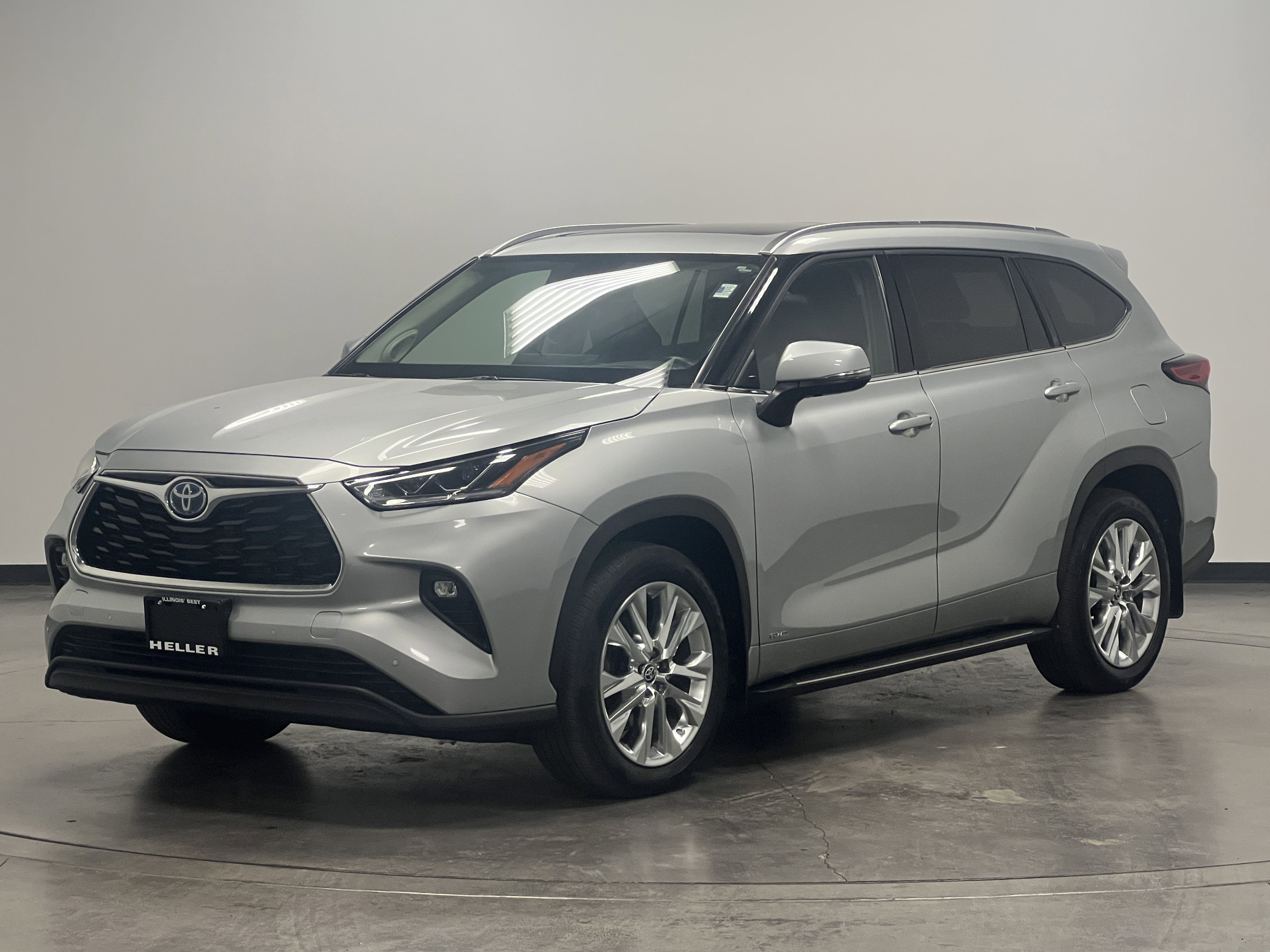 2023 Toyota Highlander Hybrid Limited photo 3