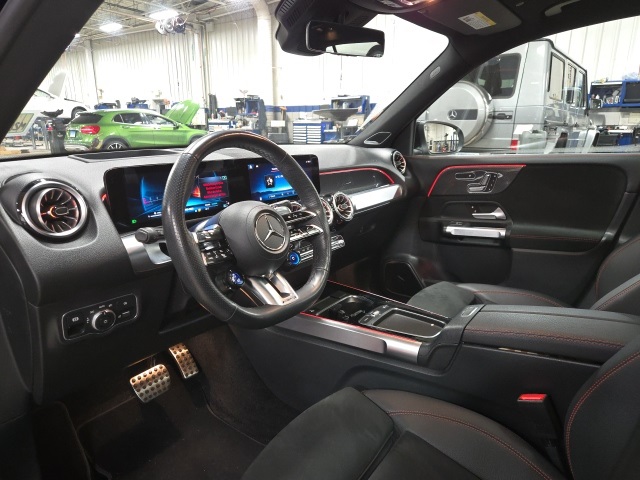 2024 Mercedes Benz GLB 35 AMG 4MATIC photo 3