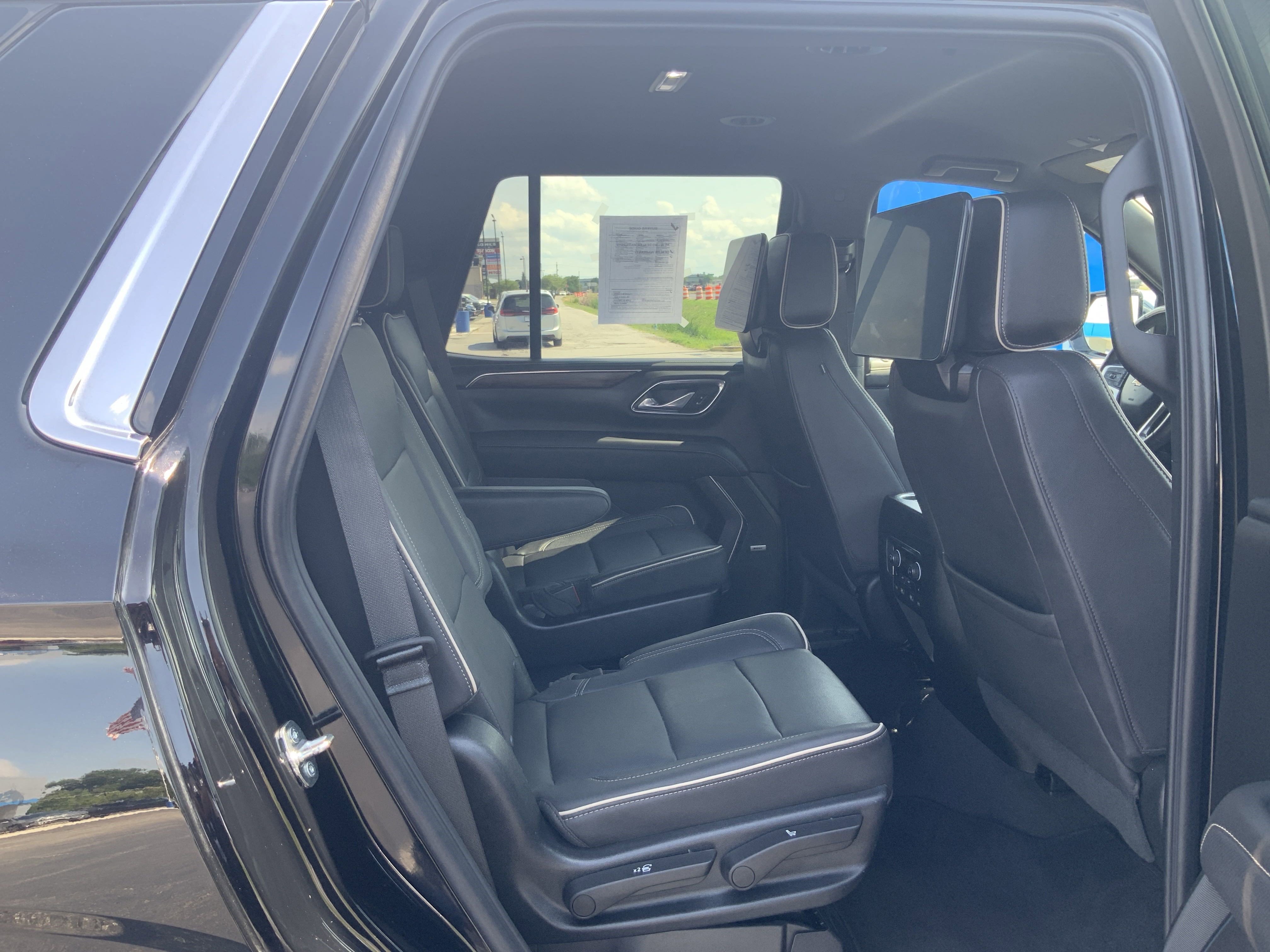 2023 Chevrolet Tahoe Premier photo 12