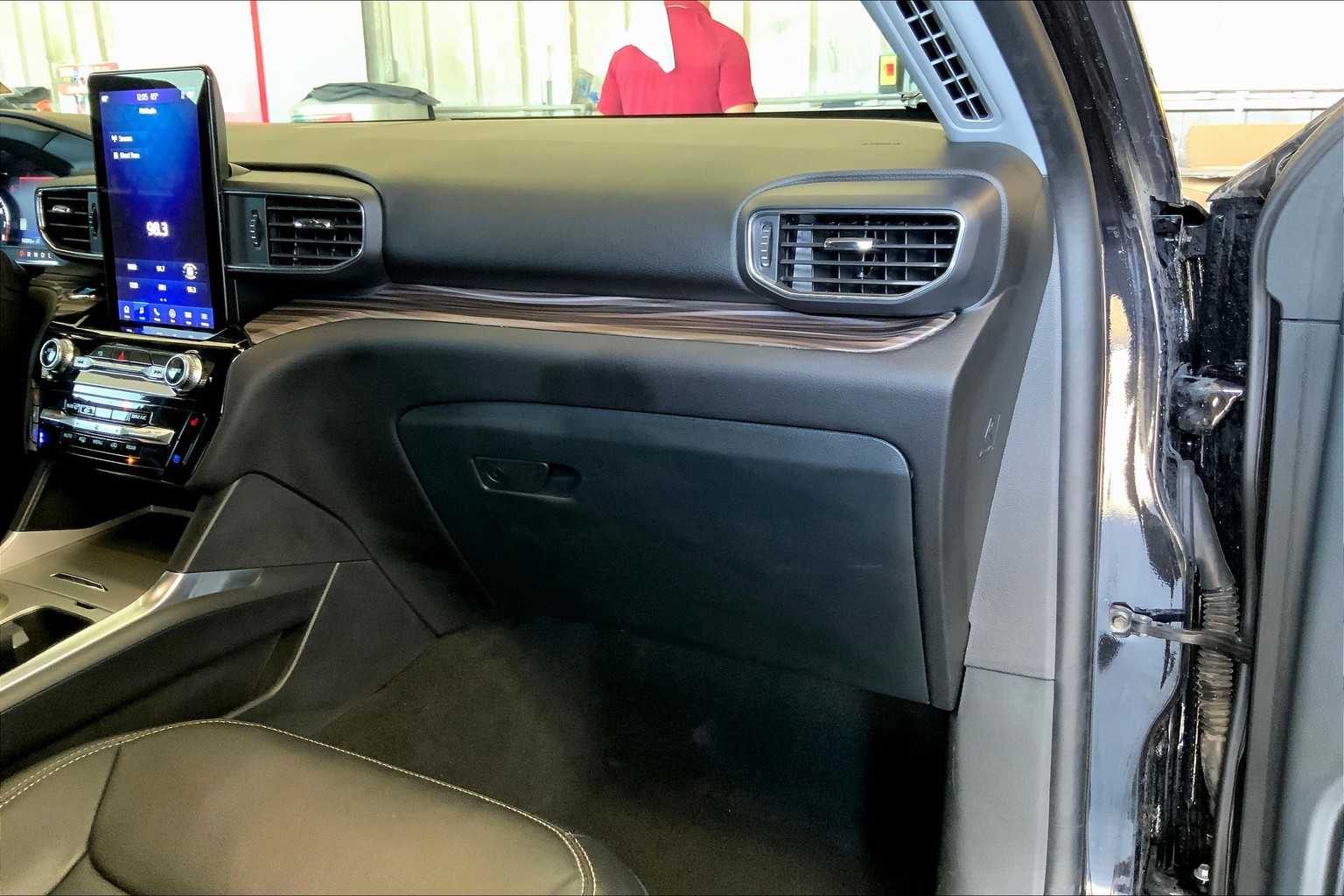 2023 Ford Explorer Limited photo 17