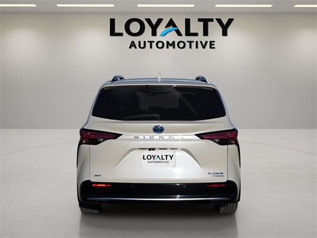 2021 Toyota Sienna Platinum photo 3