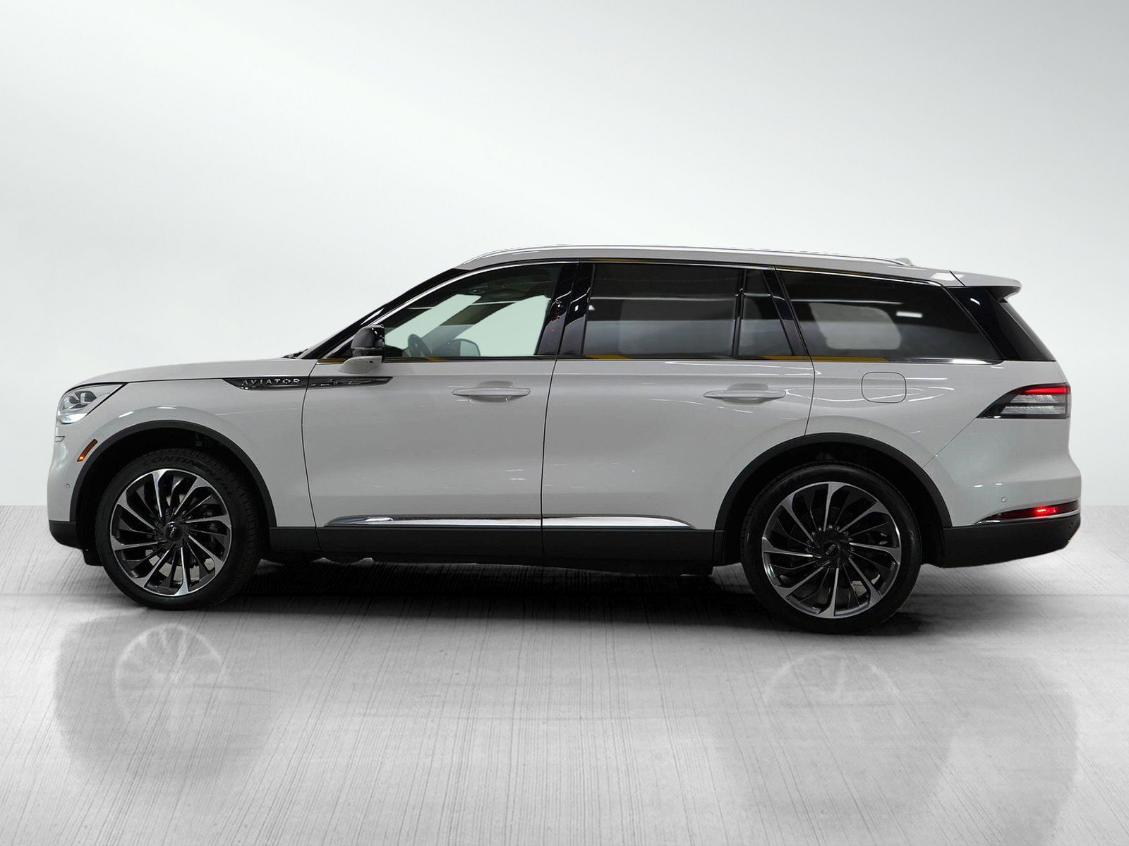 Used 2021 Lincoln Aviator Reserve with VIN 5LM5J7XC4MGL05664 for sale in Burnsville, Minnesota